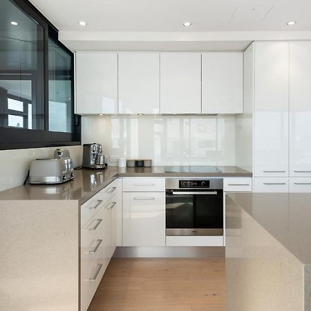 Superb Elevated Views Of Harbour With Heated Pool, Gym & Parking Apartment Mount Maunganui Ngoại thất bức ảnh
