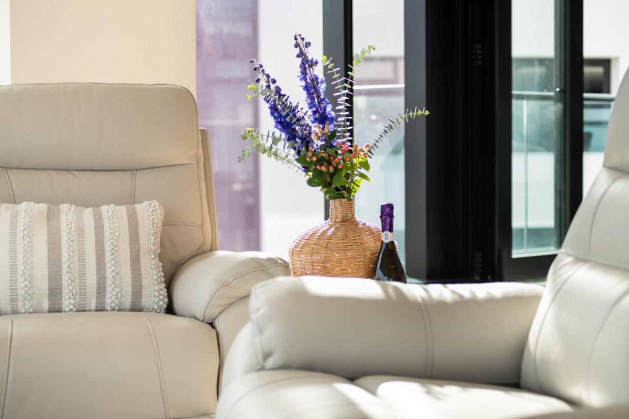 Superb Elevated Views Of Harbour With Heated Pool, Gym & Parking Apartment Mount Maunganui Ngoại thất bức ảnh