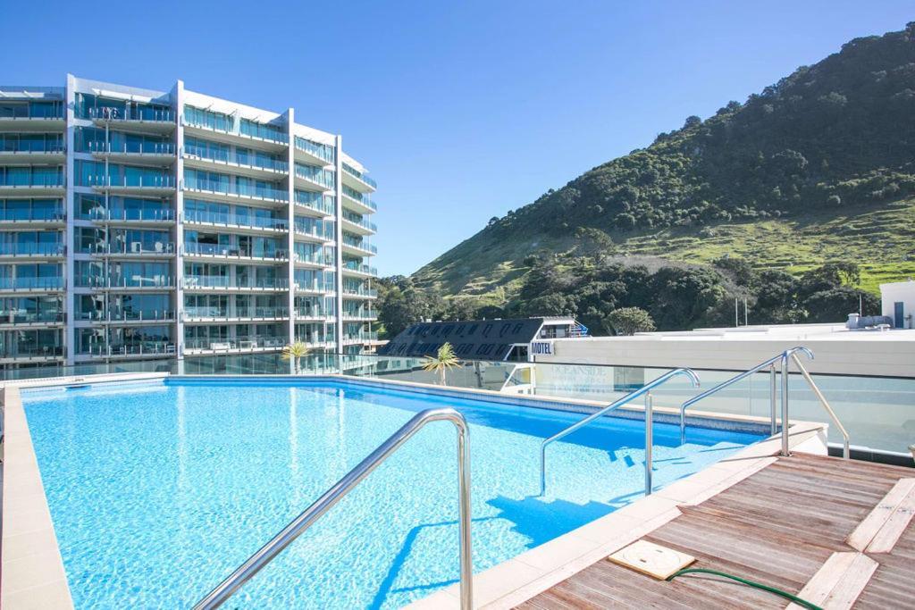 Superb Elevated Views Of Harbour With Heated Pool, Gym & Parking Apartment Mount Maunganui Ngoại thất bức ảnh