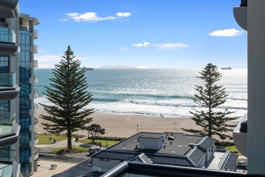 Superb Elevated Views Of Harbour With Heated Pool, Gym & Parking Apartment Mount Maunganui Ngoại thất bức ảnh